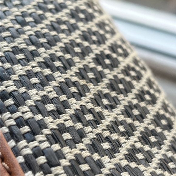 FOSSIL Tan and Black Women's Crossbody Messenger Bag - Picture 12 of 13